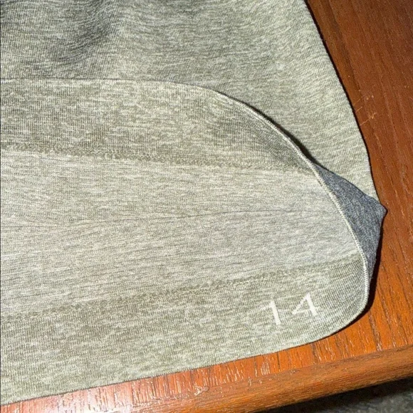 Women’s Lululemon Run Swiftly Short Sleeve Top Stretchy Green Gray EUC Size 14 - Picture 3 of 5